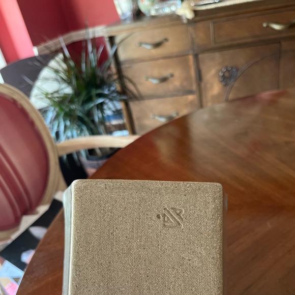 Like New! Vintage Stoneware speckled glaze Pocket Planter or Tabletop Decor - Picture 9 of 10